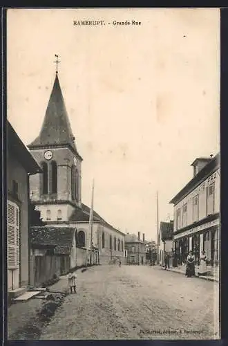 AK Ramerupt, Grande-Rue avec église et passants