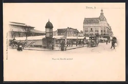 AK Troyes, Place du Marché central avec animation urbaine
