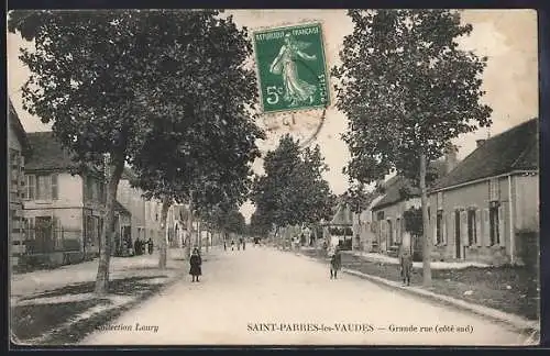 AK Saint-Parres-aux-Vaudes, Grande rue, côté sud, avec arbres et maisons