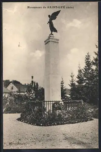 AK Saint-Lyé, Monument commémoratif avec statue ailée