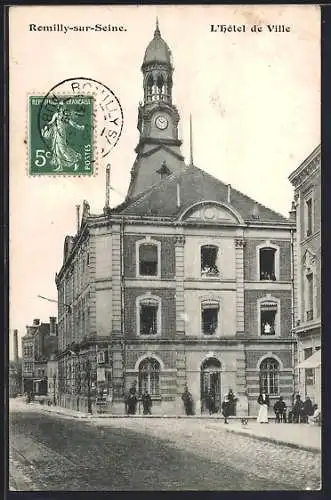 AK Romilly-sur-Seine, L`Hôtel de Ville et sa tour horloge majestueuse