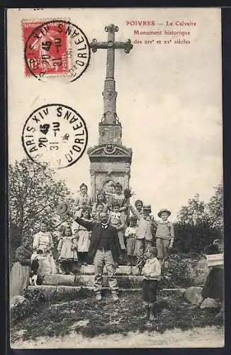 AK Poivres, Le Calvaire, Monument historique des XIVe et XVe siècles avec groupe de personnes