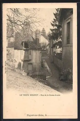 AK Nogent-sur-Seine, Rue de la Grosse-Armée dans le vieux quartier