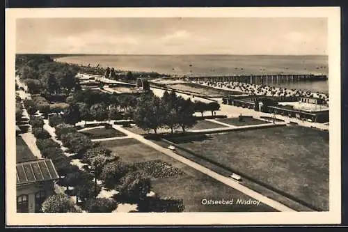 AK Misdroy /Ostsee, Parkanlagen und Strand von oben gesehen