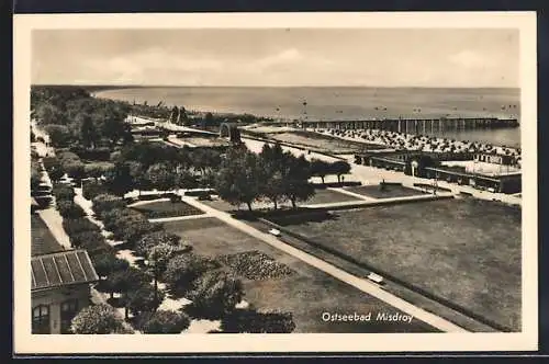 AK Misdroy /Ostsee, Parkanlagen und Strand von oben gesehen