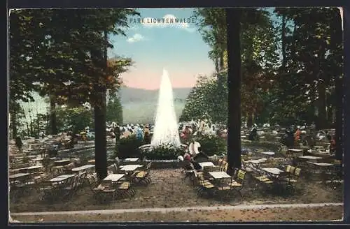 AK Lichtenwalde, Park mit Springbrunnen und Sitzplätzen