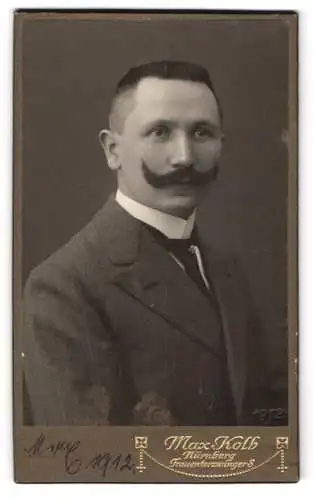 Fotografie Max Kolb, Nürnberg, Frauentorzwinger 8, Max Walter mit Schnurrbart