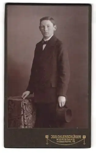 Fotografie Jos. Ohlenschläger, Konstanz, Hussenstr. 15, Alfred Seemann zu seiner Konfirmation 1914