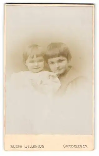 Fotografie Eugen Willenius, Gardelegen, Gerta und Ilse im Jahr 1901