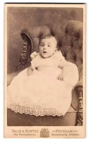 Fotografie Selle & Kuntze, Potsdam, Schwertfegerstr. 14, Porträt eines Kleinkinds