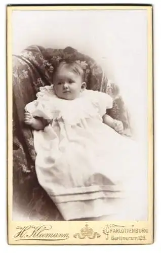 Fotografie H. Kleemann, Charlottenburg, Berlinerstr. 129, Klara Maske als Kleinkind