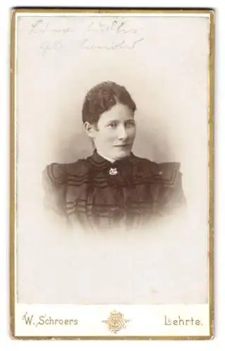 Fotografie W. Schroers, Lehrte, Sedanstrasse 5, Liese Wolter im Porträt