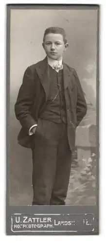 Fotografie U. Zattler, Landshut i. E., Hohe Strasse, Porträt eines Jugendlichen