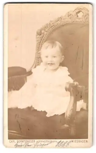 Fotografie Carl Borntraeger, Wiesbaden, Taunusstrasse 2, Julchen Krieger als Kleinkind im Jahr 1883