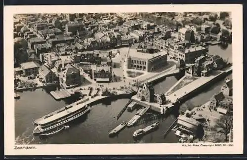 AK Zaandam, Panorama mit Strassenpartie