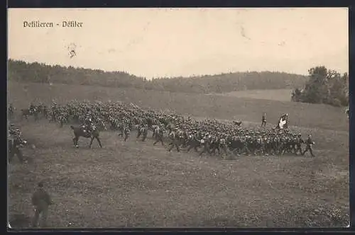 AK Schweizer Soldaten in Uniform bei Defilieren