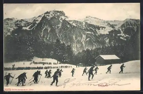 AK Schweizer Soldaten beim Skilaufen