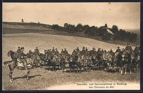 AK Geschütz- und Caissonprotzen in Deckung