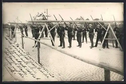 Foto-AK Schweizer Soldaten beim Übungschiessen