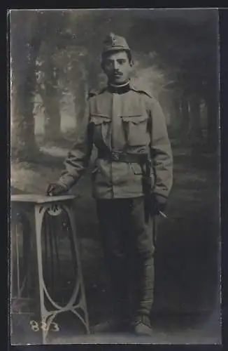 AK Österreichischer Soldat in Uniform mit Seitengewehr