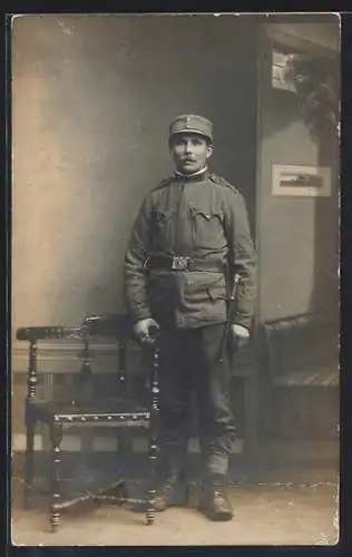 Foto-AK Österreichischer Soldat in Uniform mit Bajonett