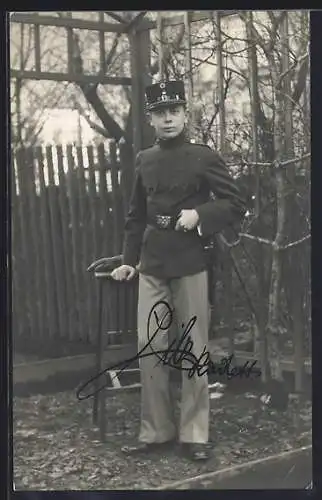 AK Österreichischer Soldat in Uniform mit Bajonett