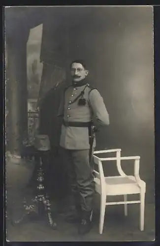 Foto-AK Österreichischer Soldat in Uniform mit Bajonett und Schützenschnur