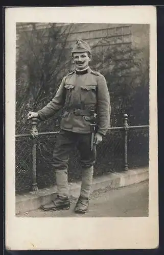 Foto-AK Österreichischer Soldat in Uniform mit Bajonett