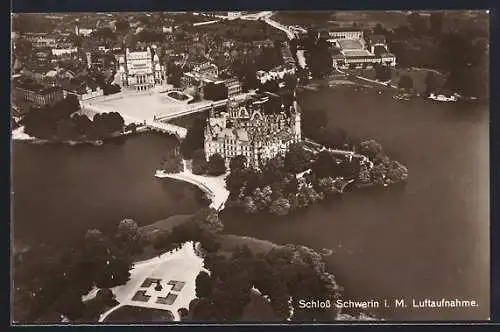 AK Schwerin / Mecklenburg, Schloss Schwerin vom Flugzeug aus gesehen