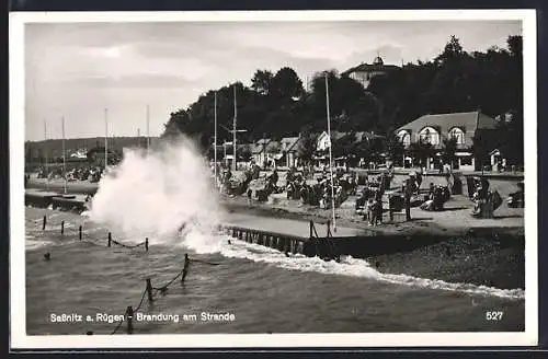 AK Sassnitz a. Rügen, Brandung am Strande