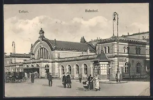 AK Erfurt, Strassenpartie am Bahnhof