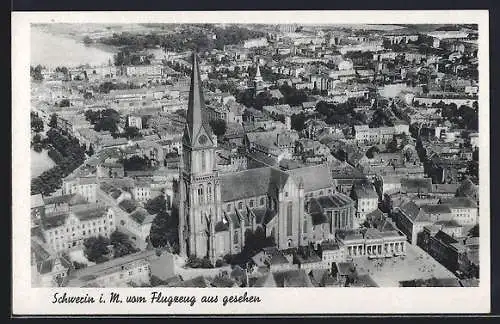AK Schwerin i. M., Fliegeraufnahme von einer Kirche