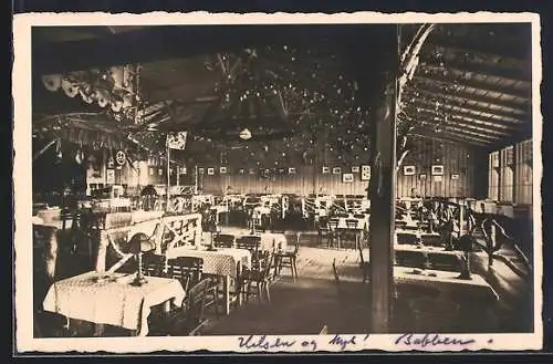 AK Rad Reichenhall im bayer. Hochgebirge, Alpengaststätte u. Enzianbrennerei z. Schroffen, Innenansicht