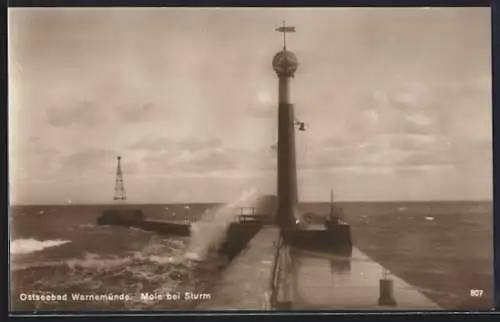 AK Warnemünde, Mole bei Sturm