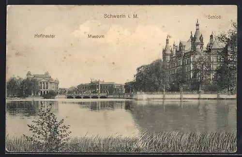 AK Schwerin i. M., Hoftheater, Schloss und Museum