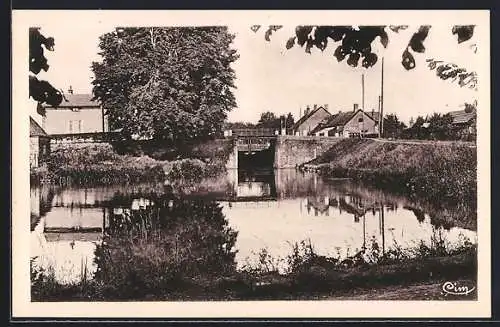 AK Méry-sur-Seine, Pont du Canal avec l`Écluse