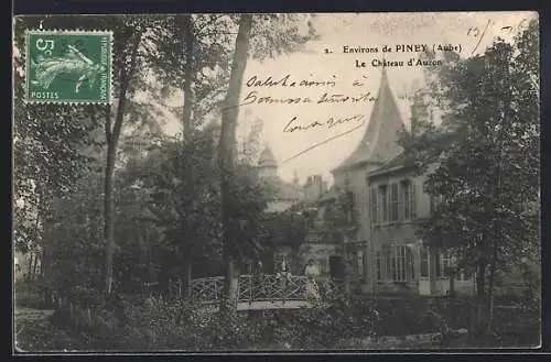 AK Piney, Le Château d`Auzon entouré de verdure