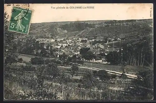 AK Colombé-la-Fosse, Vue générale du village et des collines environnantes