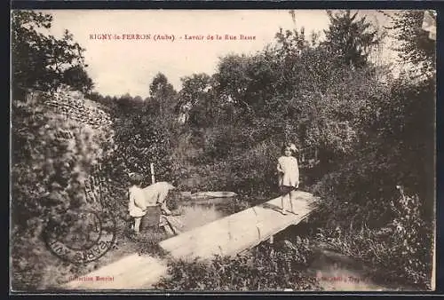 AK Rigny-le-Ferron, Lavoir de la Rue Basse