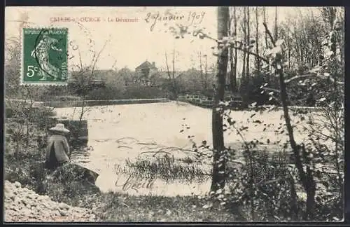 AK Celles-sur-Ource, Le Déversoir et homme au bord de l`eau