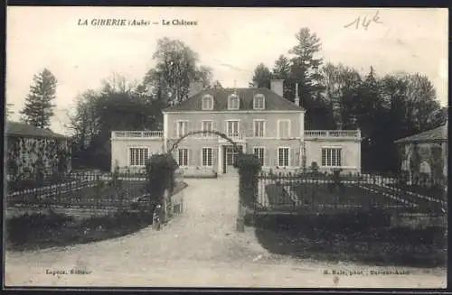 AK La Giberie, Le Château d`Aubet mit gepflegtem Garten und Eingangstor