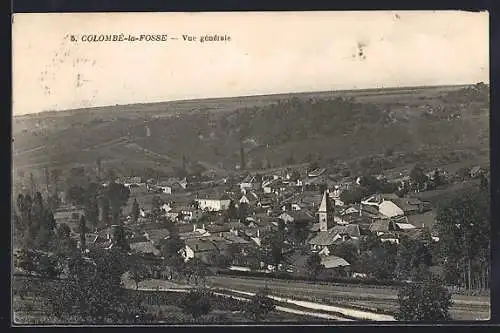 AK Colombé-la-Fosse, Vue générale du village et des collines environnantes