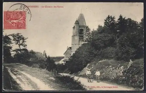 AK Chavanges, Le Chemin des Soeurs avec vue sur l`église et la route bordée d`arbres