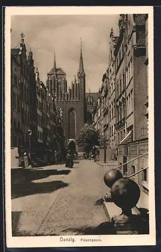 AK Danzig, Strasse Frauengasse mit Kirche