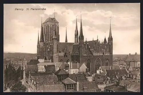 AK Danzig, St. Marienkirche im Stadtbild