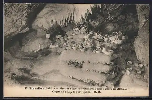 AK Savonnières, Grottes naturelles petrifiantes dites Caves Gouttieres, Objets en cours de petrification