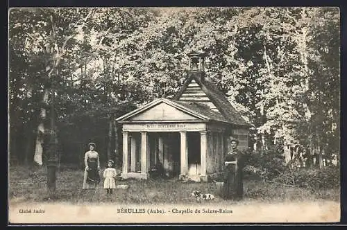 AK Bérulles, Chapelle de Sainte-Reine entourée de forêt et de visiteurs
