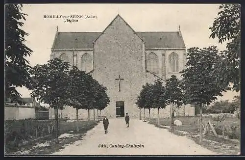 AK Romilly-sur-Seine, L`église et l`allée arborée en facade