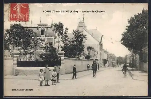 AK Romilly-sur-Seine, Avenue du Château avec passants et enfants jouant