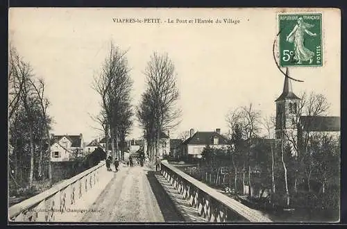 AK Viapres-le-Petit, Le Pont et l`Entrée du Village
